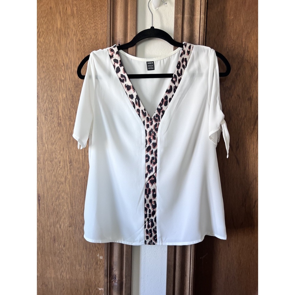 SHEIN-Woman's Cream Chiffon W/Animal Print V-neckline Tie Short Sleeves Size M